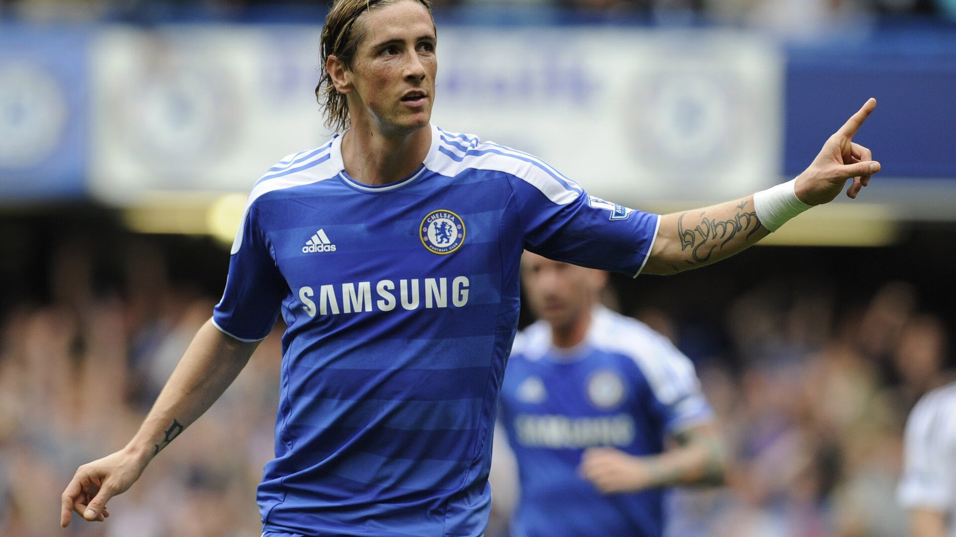 乔纳·隆戈：为全黑队打破全球橄榄球赛事的收视纪录，乔丹橄榄球比赛